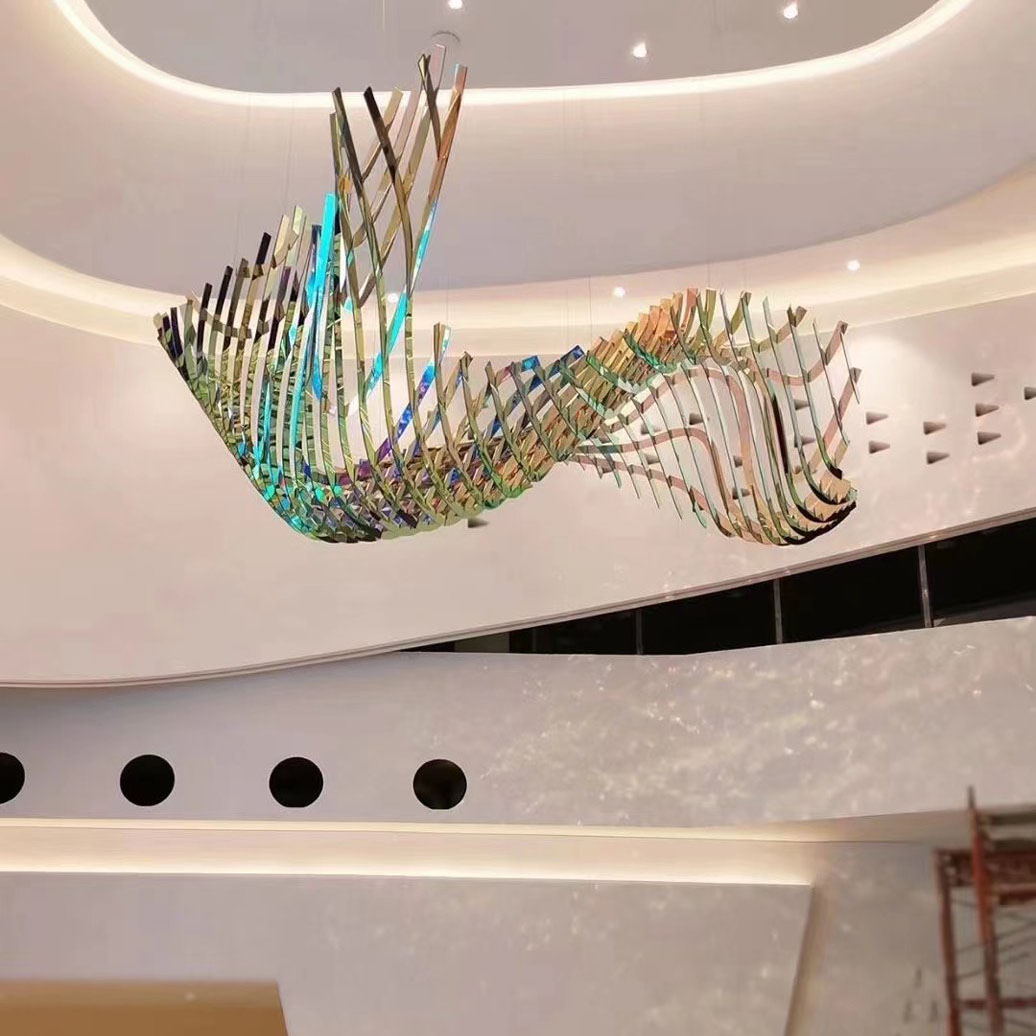 Lámpara decorativa colorida curvada de acrílico para el vestíbulo del hotel y el centro comercial