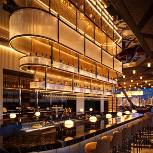 Proyecto de hotel y restaurante personalizado decorativo de diseño, candelabros grandes e iluminación colgante