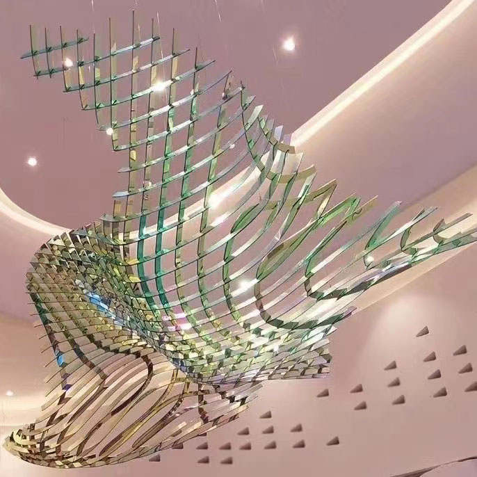 Lámpara decorativa colorida curvada de acrílico para el vestíbulo del hotel y el centro comercial