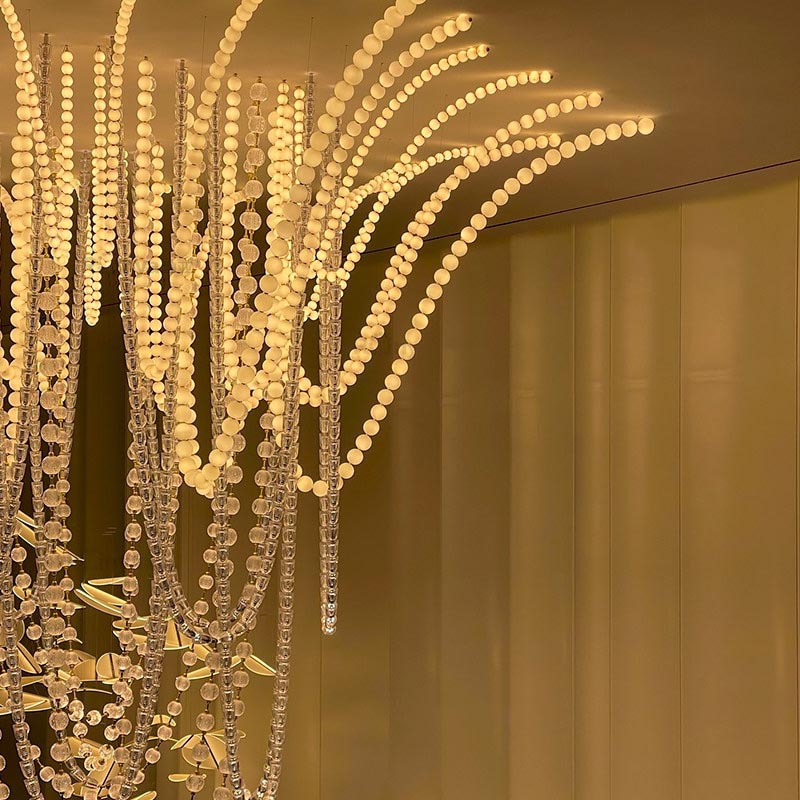 Lámpara colgante LED no estándar con cuentas de cristal en cascada de lujo moderna personalizada