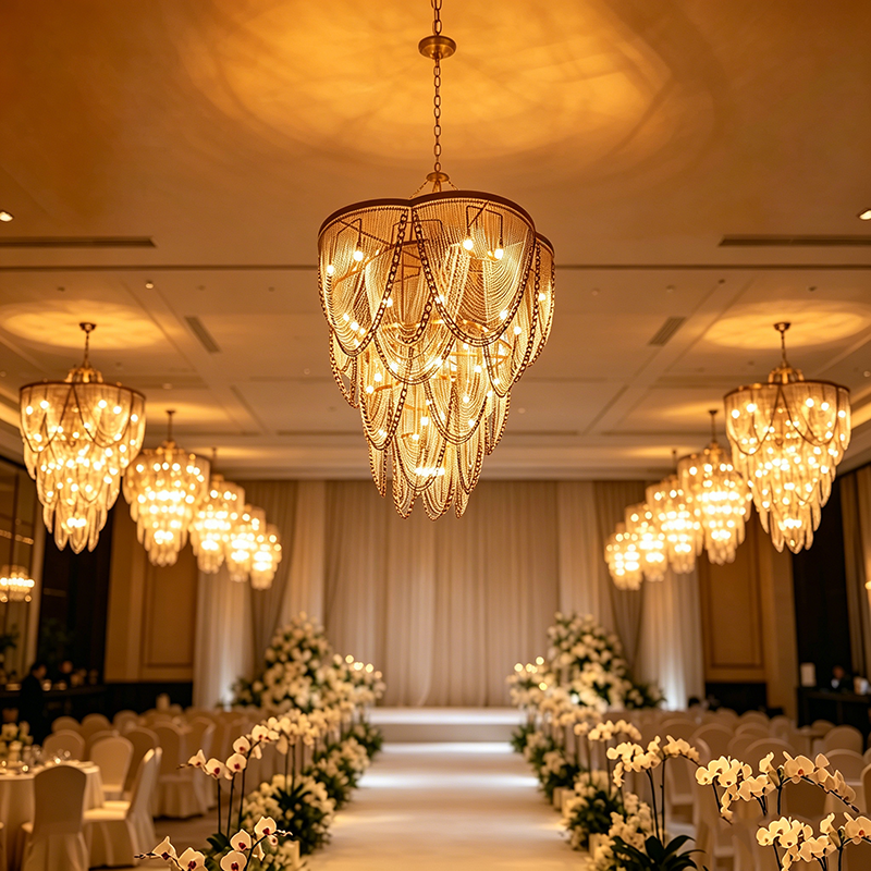 Luces de techo de decoración de boda de diseño de lujo, luces de araña de cortina de cuentas de cristal para eventos de boda
